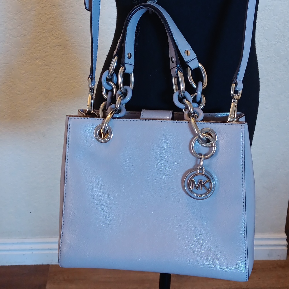 Michael Kors Cynthia Small Leather Satchel bag in a pale purple/blossom - Picture 3 of 16
